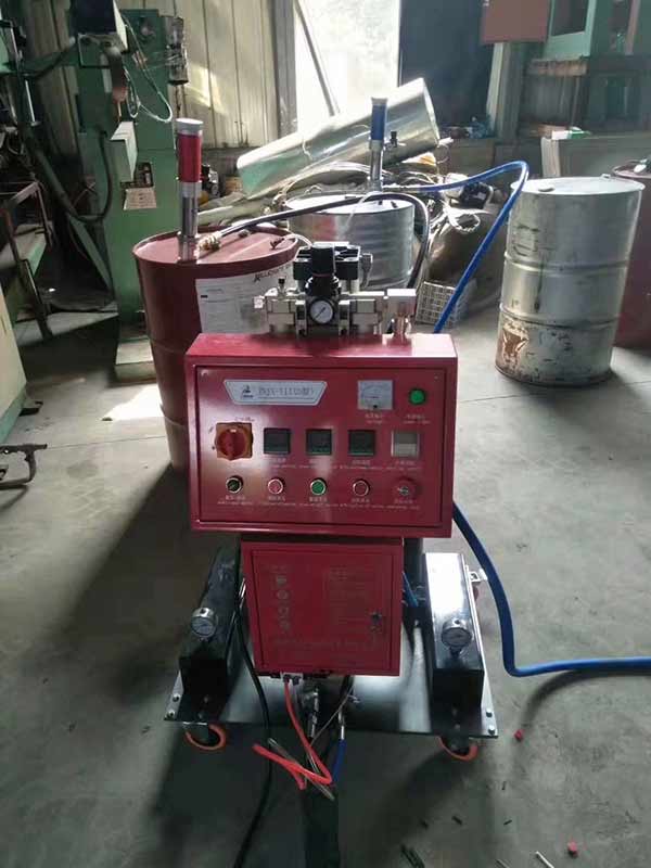 JNJX-III(D)型聚氨酯發(fā)泡機(jī)(圖2) 不銹鋼水箱保溫發(fā)泡JNJX-III(D)型聚氨酯發(fā)泡機(jī)