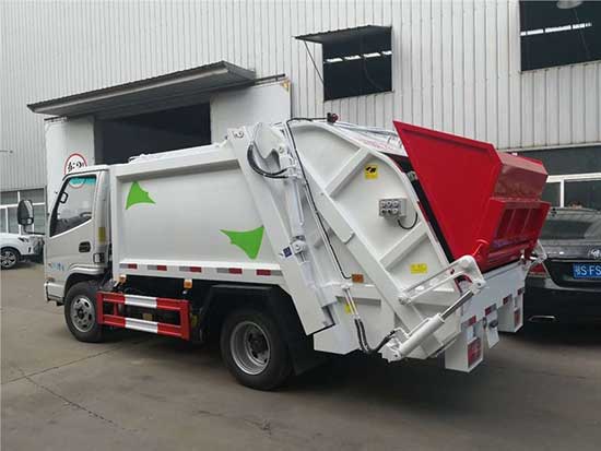 進(jìn)口聚脲噴涂機(jī)(圖1) 進(jìn)口聚脲噴涂機(jī)垃圾車(chē)防腐耐磨噴涂施工