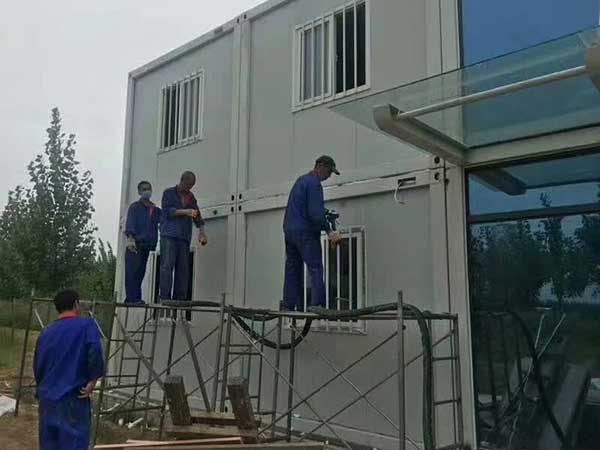 樓房做保溫層的聚氨酯材料用什么發(fā)泡機(jī)?(圖1) 樓房做保溫層的聚氨酯材料噴涂