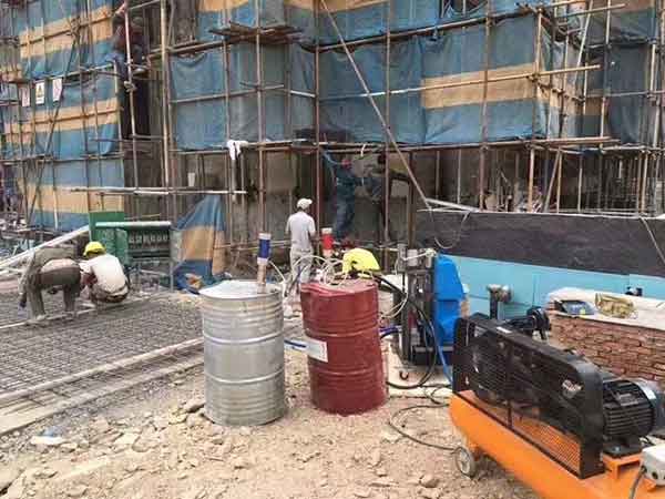 外墻保溫聚氨酯專用發(fā)泡機(jī)(圖1) 外墻保溫聚氨酯案例