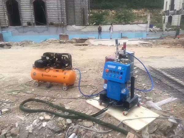 外墻保溫聚氨酯專用發(fā)泡機(jī)(圖2) Q2600外墻保溫聚氨酯專用發(fā)泡機(jī)