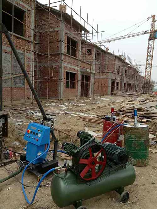 小型噴涂料機多少錢一臺(圖1) 外墻保溫聚氨酯噴涂機