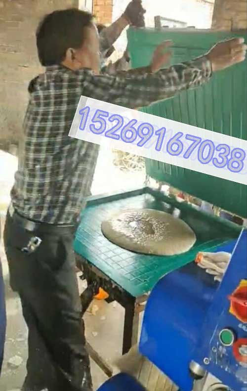 聚氨酯電熱炕板生產(chǎn) 聚氨酯澆注設(shè)備(圖1) 聚氨酯電熱炕板生產(chǎn) 聚氨酯澆注設(shè)備