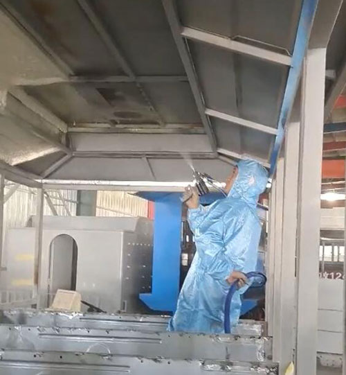 聚氨酯噴涂機(jī) 全車(chē)保溫噴涂聚氨酯泡沫(圖5) 全車(chē)保溫噴涂聚氨酯泡沫